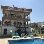 Teras Butik فندق